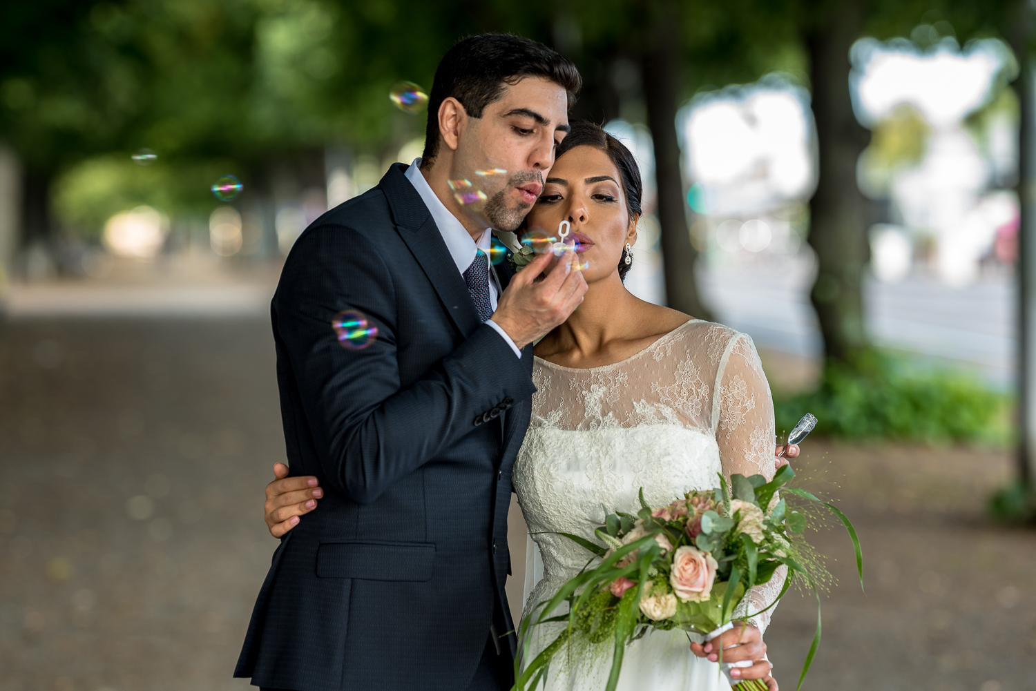 Playing with bubbles on wedding photo sessionin Stockholm